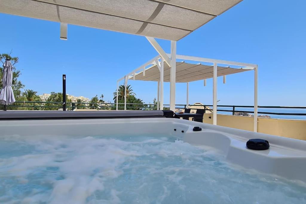 Luxury Penthouse With Sea&Mountain Views & Hot Tub - Tranquility & Rest Appartement Benalmádena Buitenkant foto